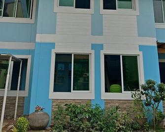 The Blue House Bed and Breakfast - Iloilo City - Building