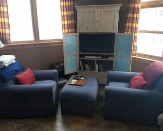 Sugarloaf Mountain Serene Studio - Stratton - Living room