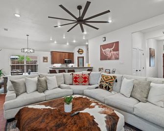 Dfw 4 Bedroom Home , New Construction - Fort Worth - Pokój dzienny