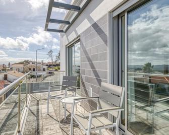 Holiday home in Salir do Porto with pool - Salir de Porto - Balcón