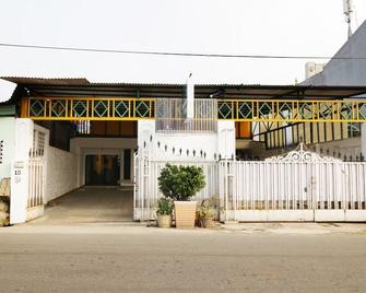 Airy Syariah Raya Inpres Kramat Jati Jakarta - Yakarta - Edificio