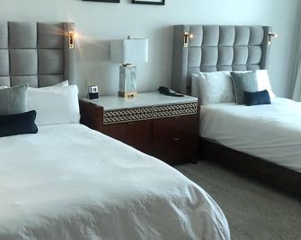 Best Line/Ocean View/2 Queens Studio At The Ritz W/Enhanced Cleaning - Bal Harbour - Спальня