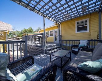 Best Location downtown GJ - Beautifully updated 2 Bedroom! - Grand Junction - Balcony