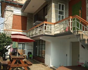 Birdsnest Hostel Hongdae Foreigner only - Seoul - Building