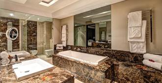 The Royal Marang Hotel - Rustenburg - Bathroom
