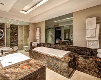 The Royal Marang Hotel - Rustenburg - Bathroom