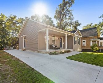Silverside House - Pet Friendly - Centrally Located - Muskegon - Building