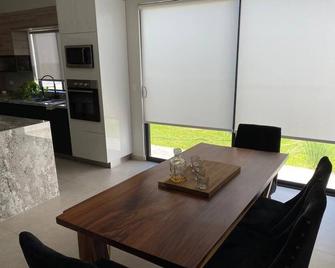 Excelente nueva residencia al norte de Saltillo - Saltillo - Comedor