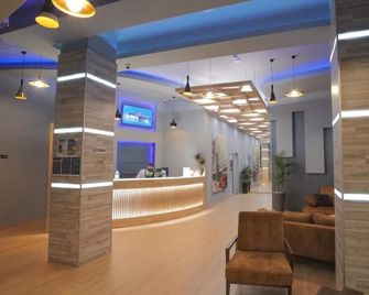 Granda Hotel - Tirana - Front desk