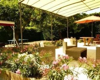 Villa Isis Avignon - Avignon - Patio