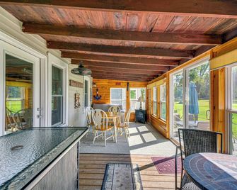 Cayuga Lake Cottage Private Dock and Deck! - Cayuga - Balcony