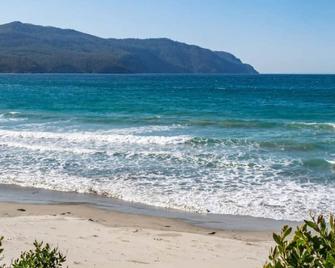 High View House - Views over Pirates Bay - Eaglehawk Neck - Beach