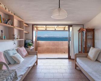 Traumhafte Lage im Herzen der Costa Smeralda mit Meerblick & Charme! - Cala di Volpe - Olohuone