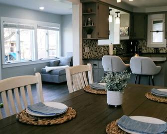 The Garrison on the Lake - Honeoye - Comedor