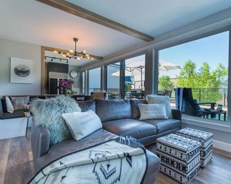 Unique modern newly renovated downtown penthouse apartment - Kimberley - Wohnzimmer
