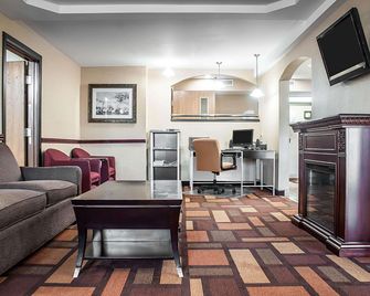 Quality Inn Dunkirk - Dunkirk - Sala de estar