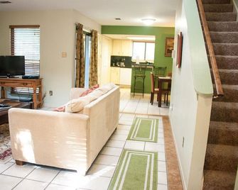 Large Condo Near Downtown, Airport and University - Austin - Sala de estar