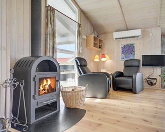 Stunning Home In Juelsminde With Wifi - Horsens - Living room