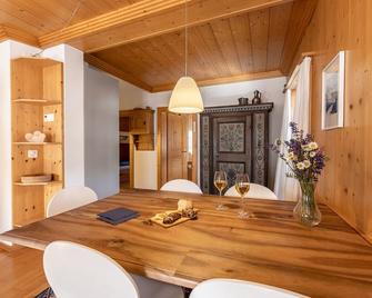 Chasa Tredeschin - Scuol - Comedor