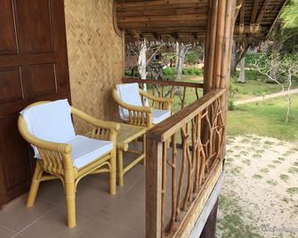 Sangat Island Dive Resort - Coron - Patio