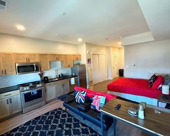 Modern Luxe Studio Fishtown - Philadelphia - Kitchen