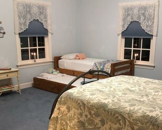 Farmhouse 2 bedroom suite @ Nookside Stables - Manheim - Quarto