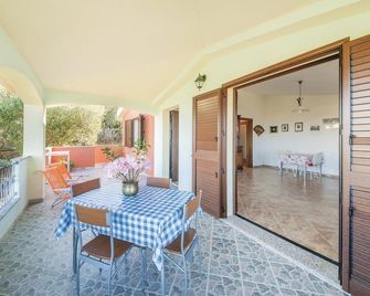 Gorgeous home in Badesi OT with WiFi - Badesi - Balcone