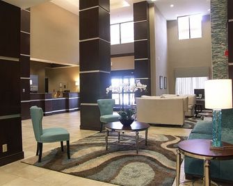 Holiday Inn Express & Suites Cleveland Northwest By IHG - Cleveland - Lobby