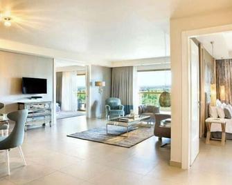 Cedarwood Apartments - Abuja - Living room