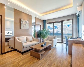 Erhai Bay Holiday Hotel - Dali - Obývací pokoj