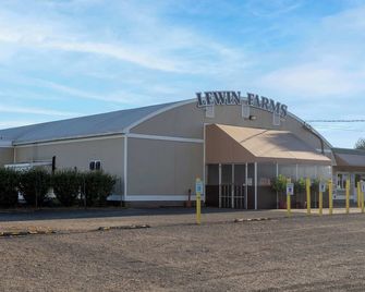 After Dune Delight: Steps to Beach - Wading River - Building