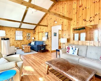 Appalachee Ocean View by Chill Vacation Rentals - Boothbay Harbor - Living room