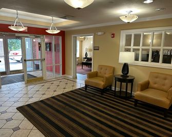 HomeTowne Studios by Red Roof Southfield - Southfield - Lobby