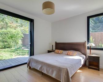 Maison Veyrier, 150m from the lake, breathtaking view of the lake and mountains, sleeps 10 - Veyrier-du-Lac - Camera da letto