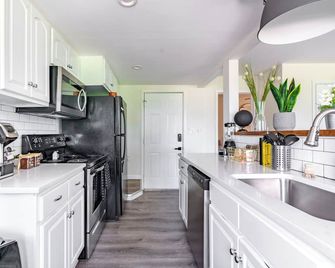 Jungle House Modern Lofts - Arena District & Short North - Columbus - Cocina