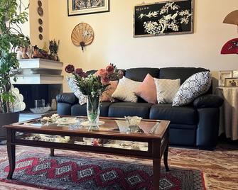 Giardino Degli Aranci B&B - Rome - Living room
