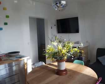 Appartement T2 de 42m2 Avec Balcon à 150m de la Plage Côté Bassin - Lège-Cap-Ferret - Dining room