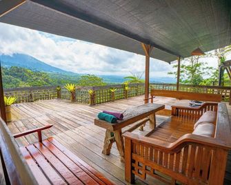 Sang Giri Mountain Tent Resort - Penebel - Balcón