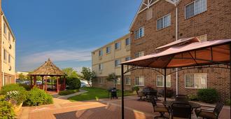 TownePlace Suites by Marriott Wichita East - Ουιτσίτα - Βεράντα