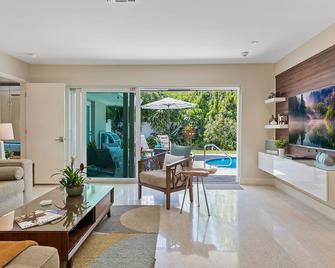 Relax At Serenity Place, A Stunning Modern & Contemporary Heated Pool Home!!! - Fort Lauderdale - Salon
