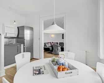 Nice Apartment In Svendborg With 1 Bedrooms And Wifi - Svendborg - Dining room