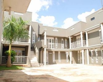 Commonlens Inn Hotel - Kampala - Building