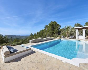 Hillside villa with sea-views - Portinatx - Piscine