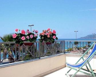 Sea Garden Hotel - Acquappesa - Balkón