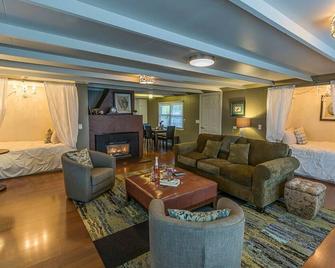 Cottages at Little River Cove - Little River - Wohnzimmer