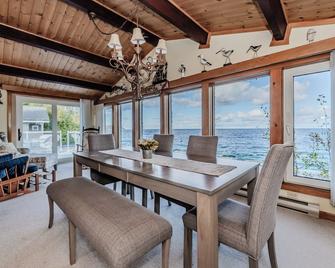 Rustic Waterfront Cottage W Hot Tub - Lion's Head - Comedor