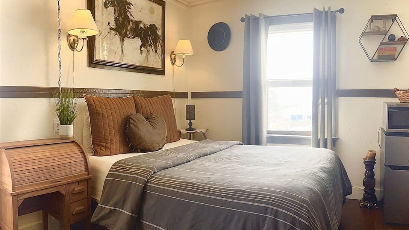 هوتل إيستين