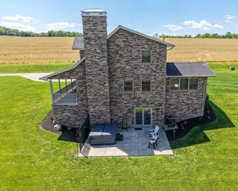 Escape to Cedar Lodge - Sleeps 20 - Activities, Hot Tub, & Close to Attractions! - Mount Vernon - Gebäude