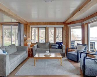 Lac Memphremagog Waterfront - Spa - Le Mimosa - Mansonville - Living room