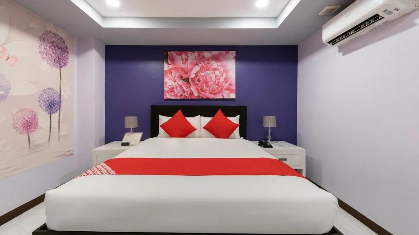 OYO 171 Amore Hotel